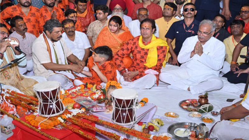 रायपुर में पहली बार निकली विशाल कांवर यात्रा: CM भूपेश, MLA विकास और बीजेपी नेता रविंद्र सिंह हुए शामिल