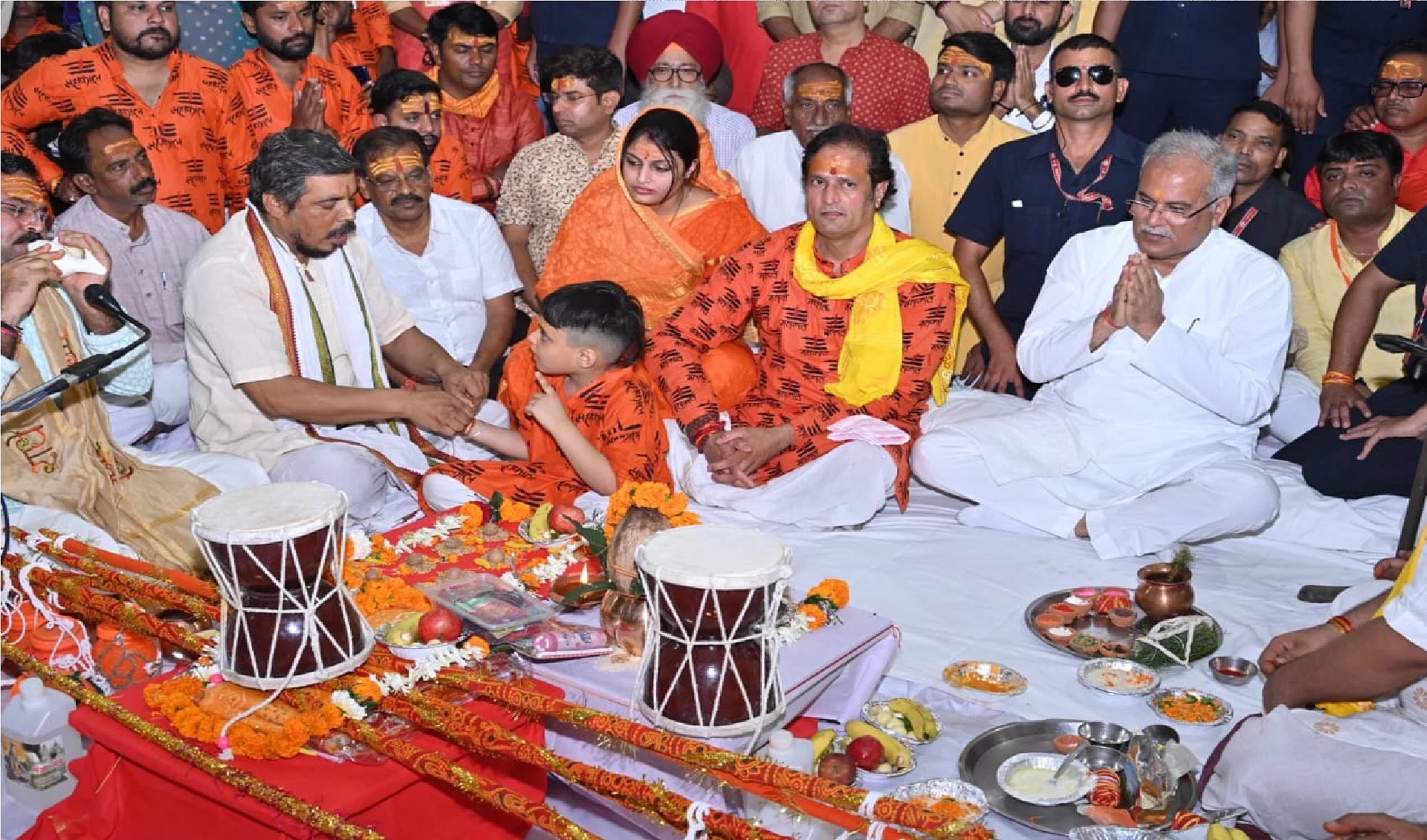 रायपुर में पहली बार निकली विशाल कांवर यात्रा: CM भूपेश, MLA विकास और बीजेपी नेता रविंद्र सिंह हुए शामिल