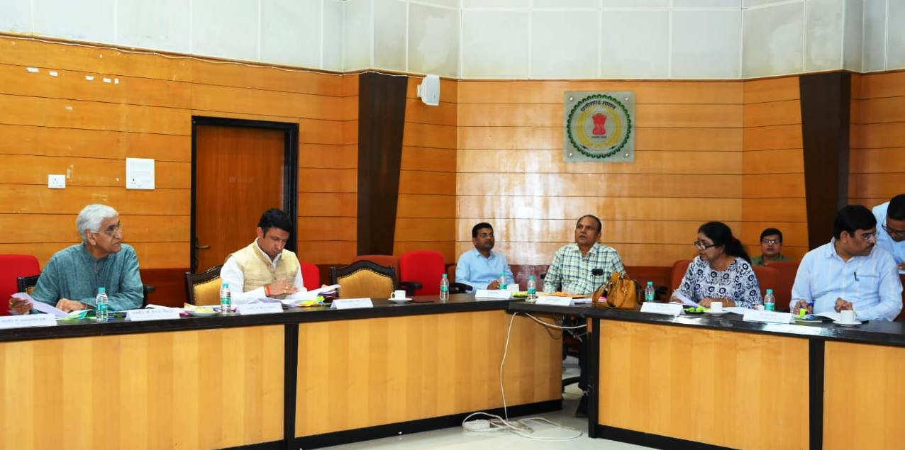 उप मुख्यमंत्री श्री टी.एस. सिंहदेव की अध्यक्षता में डीकेएस पीजी इंस्टीट्यूट एंड रिसर्च सेंटर की प्रबंधकारिणी एवं सामान्य सभा की हुई बैठक