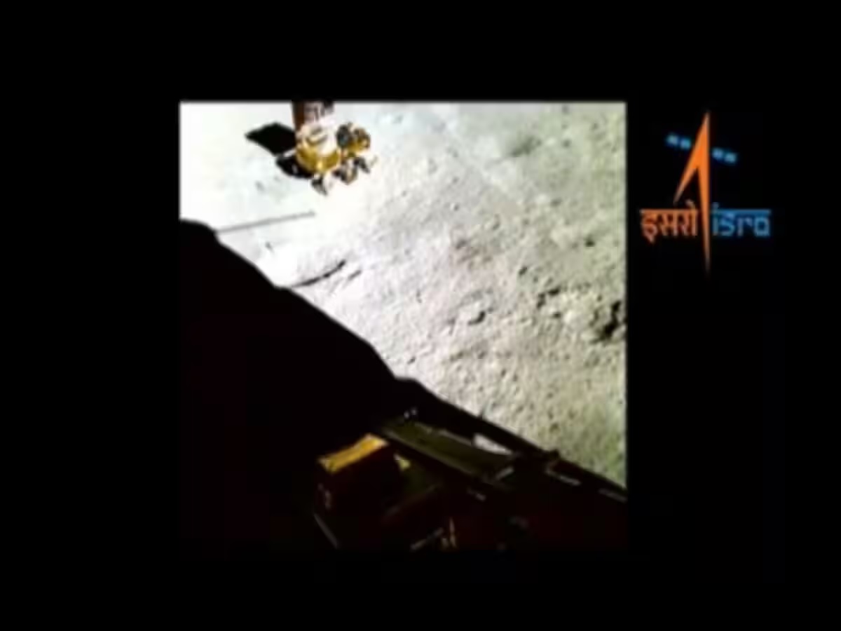 चांद पर जगने वाले हैं लैंडर विक्रम-रोवर प्रज्ञान