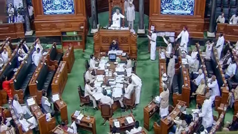 दिल्ली सेवा बिल लोकसभा से पास, विपक्ष ने किया वॉकआउट, आप सांसद निलंबित