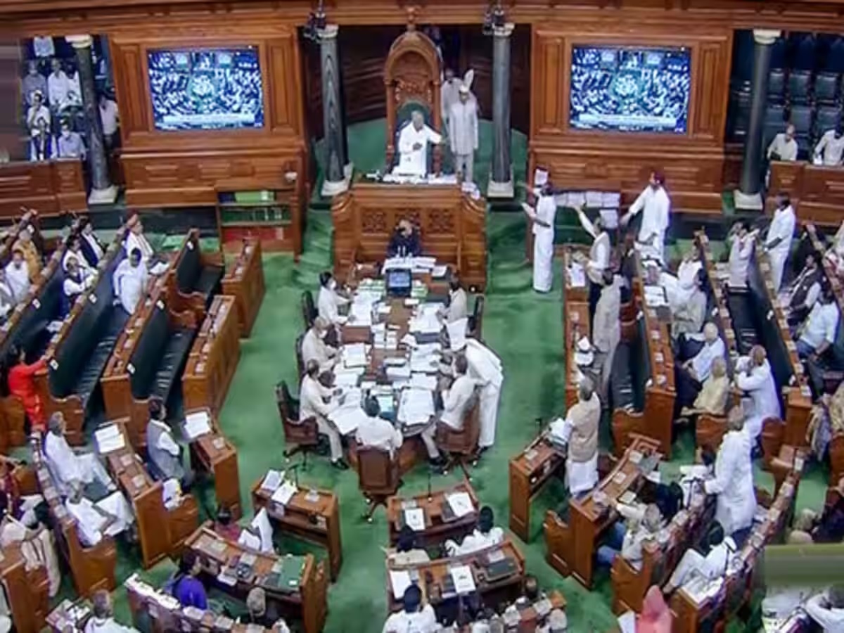दिल्ली सेवा बिल लोकसभा से पास, विपक्ष ने किया वॉकआउट, आप सांसद निलंबित