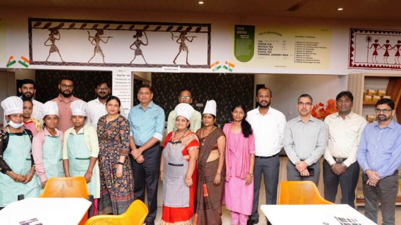 मुख्य सचिव श्री अमिताभ जैन ने सेहत बाजार मिलेट कैफे का किया अवलोकन