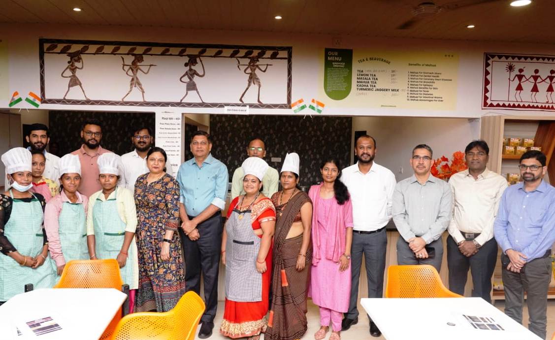 मुख्य सचिव श्री अमिताभ जैन ने सेहत बाजार मिलेट कैफे का किया अवलोकन