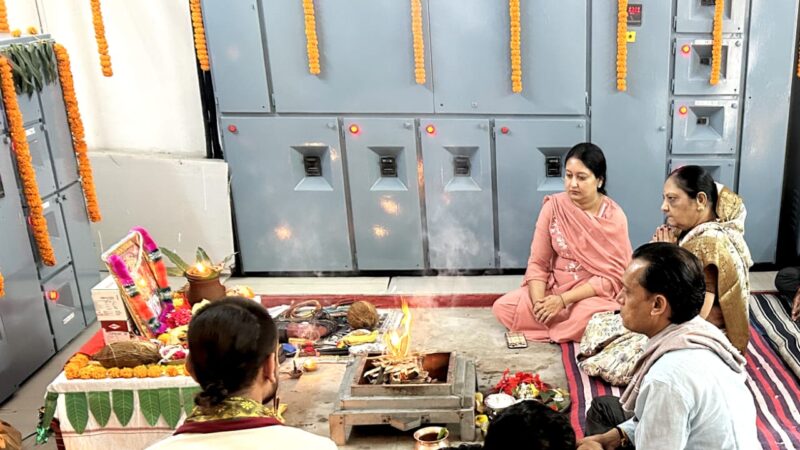 मुख्यमंत्री निवास में श्रीमती मुक्तेश्वरी बघेल ने भगवान विश्वकर्मा की पूजा-अर्चना कर प्रदेश की खुशहाली की कामना की