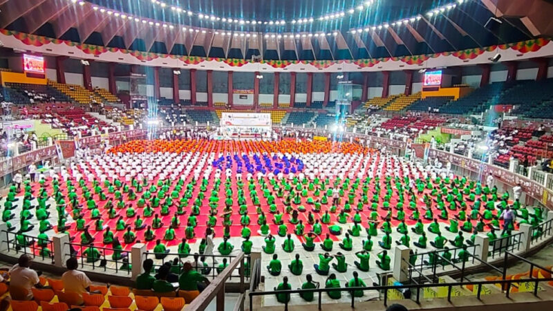 छत्तीसगढ़ ने बनाया वर्ल्ड रिकॉर्ड: राजधानी में 2000 से अधिक योग साधकों ने किया सेतुबंध आसन का प्रदर्शन