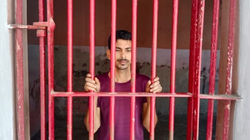 मोहर्रम के जुलूस में पुलिस की जीप से खींचकर की थी युवक की हत्या