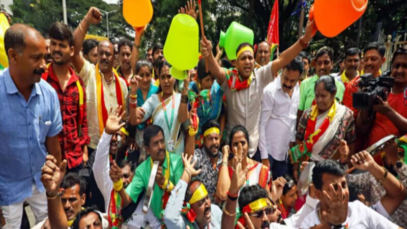 44 फ्लाइट्स कैंसिल, स्कूल-कॉलेज बंद, हिरासत में दर्जनों प्रदर्शनकारी