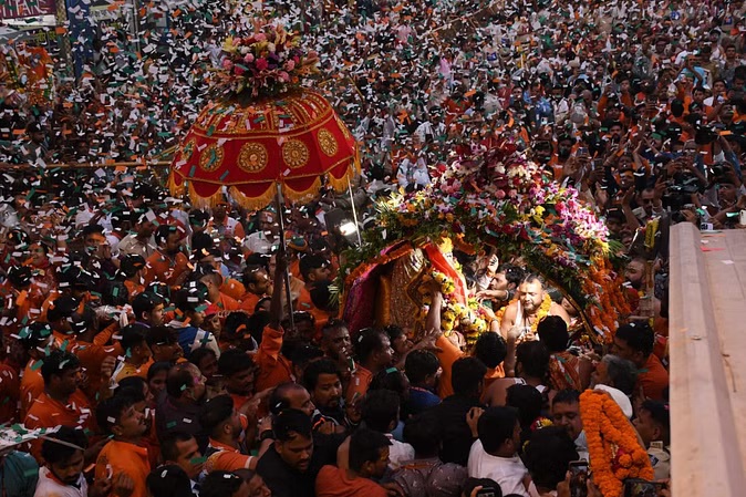 पहले हुआ पूजन फिर हुआ हरि से हर का मिलन