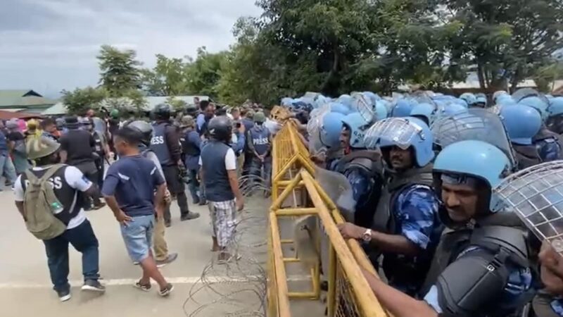 कर्फ्यू के बाद भी सड़कों पर उतरे मैतेई प्रदर्शनकारी, जमकर झड़प