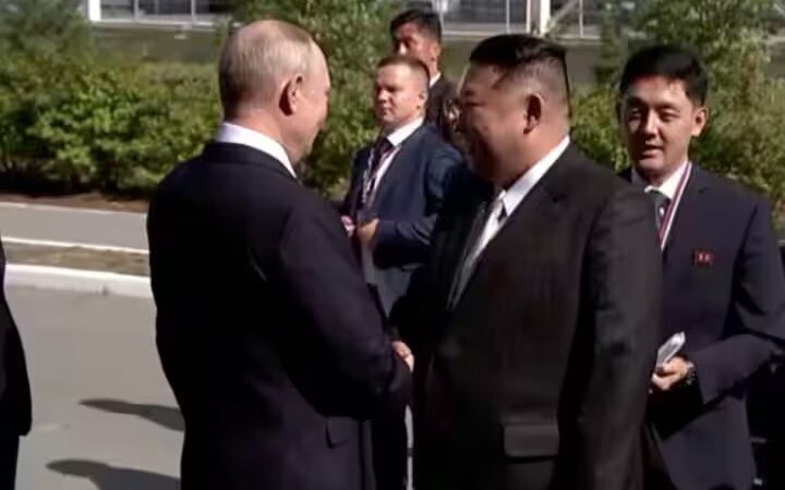 पुतिन, किम जोंग ने आपस में भेंट की बंदूकें