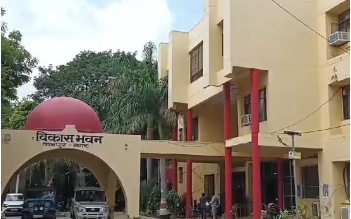 शराब के लिए रद्दी में बेच दीं सरकारी फाइलें, पुराने रिकॉर्ड हुए गायब