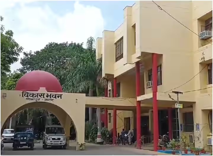 शराब के लिए रद्दी में बेच दीं सरकारी फाइलें, पुराने रिकॉर्ड हुए गायब