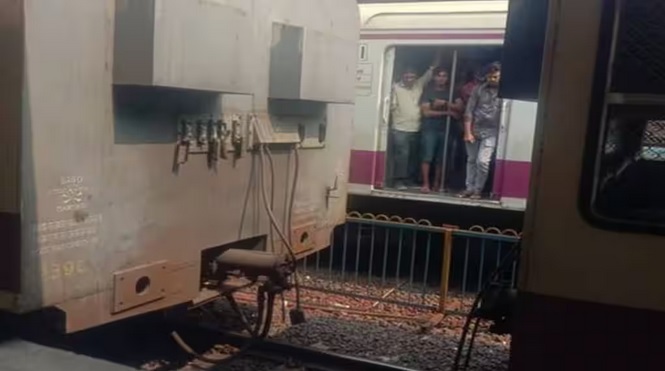 मुंबई में रनिंग ट्रेन से अलग हुआ बीच का कोच