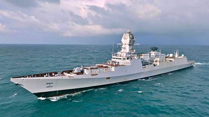 विध्वंसक जहाज इम्फाल नौसेना के बेड़े में शामिल