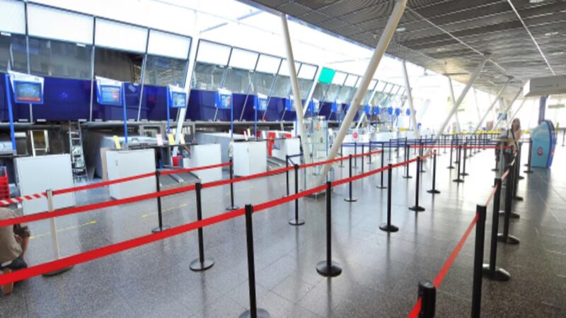 बम से उड़ाने की धमकी, खाली कराए गए फ्रांस के 6 एयरपोर्ट