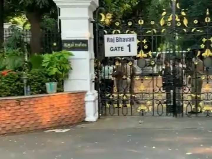 नीट मामले को लेकर तमिलनाडु में राजभवन पर फेंका पेट्रोल बम