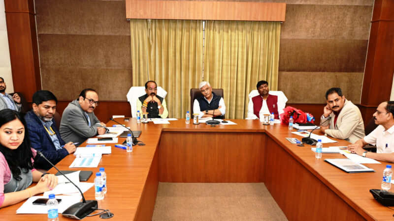 केन्द्रीय जलशक्ति मंत्री श्री गजेन्द्र सिंह शेखावत ने ज्यादा से ज्यादा गांवों में शत-प्रतिशत घरों में नल से पानी पहुंचाना सुनिश्चित करने के दिए निर्देश