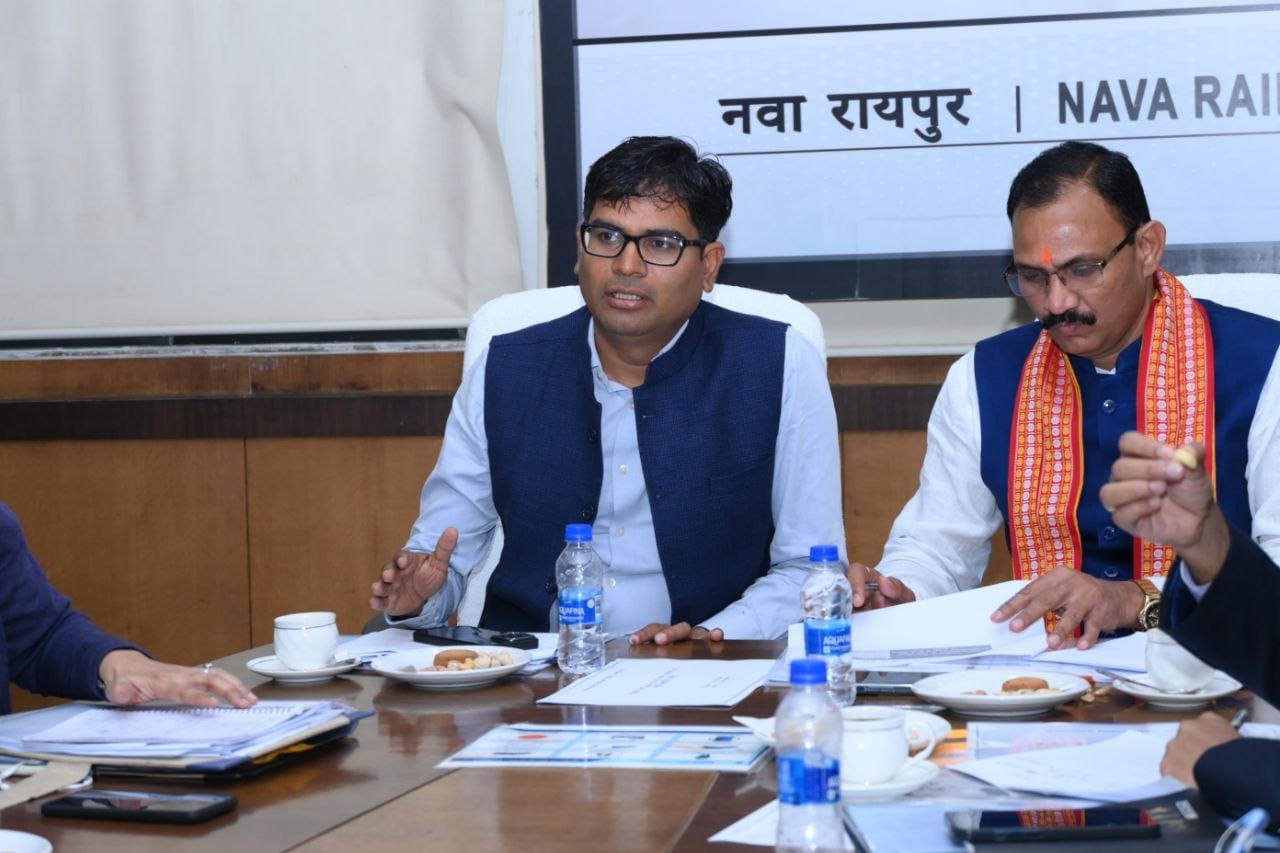 वित्त मंत्री श्री ओपी चौधरी ने की स्वास्थ्य विभाग की बजट समीक्षा