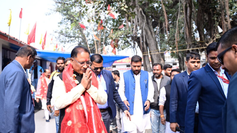 मुख्यमंत्री श्री विष्णुदेव साय ने अम्बिकापुर पहुंच कर मां महामाया मंदिर में विधिवत पूजा अर्चना कर माँ महामाया का आशीर्वाद लिया