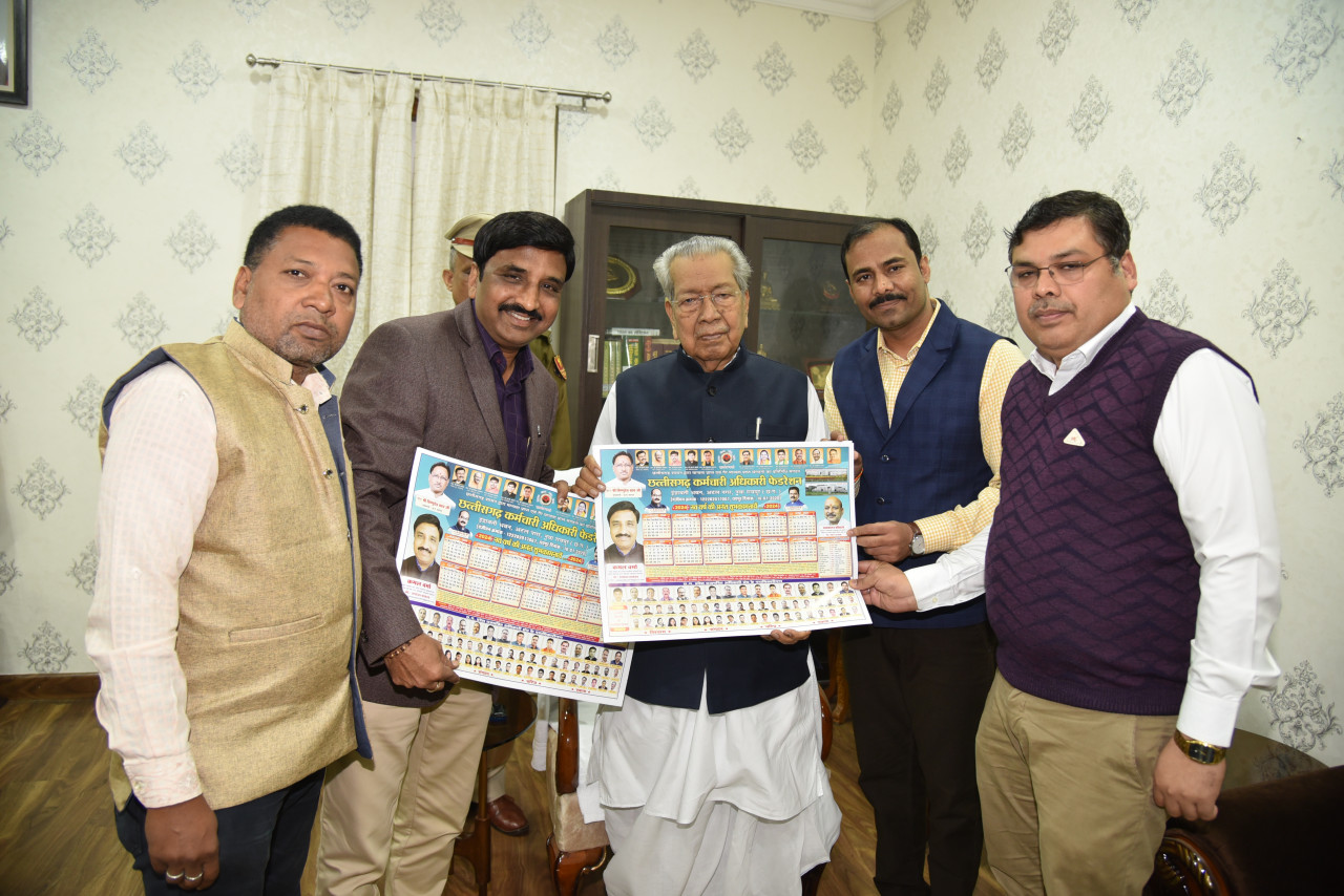 राज्यपाल श्री हरिचंदन से छत्तीसगढ़ राजपत्रित अधिकारी संघ के प्रतिनिधिमंडल ने की सौजन्य भेंट