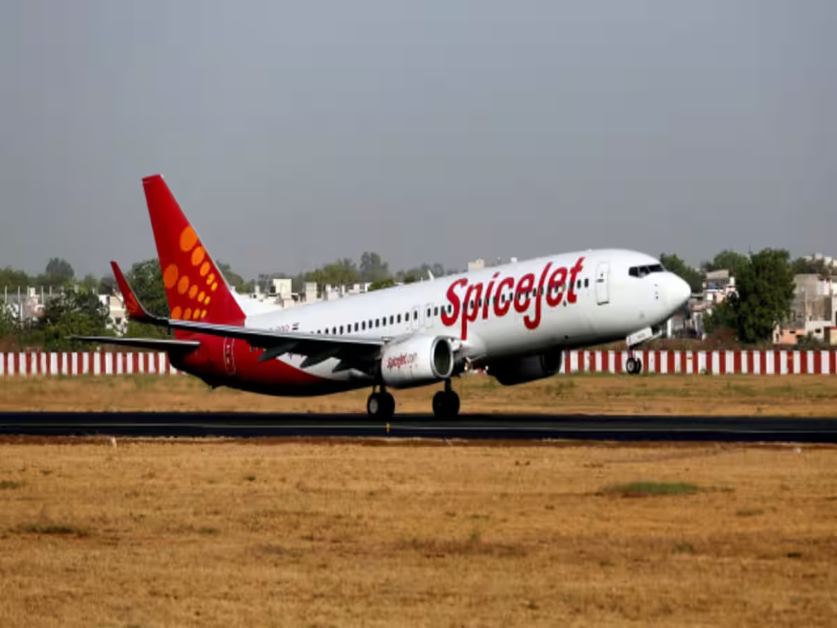 खतरे की घंटी! बोइंग 737 विमान का वॉशर गायब