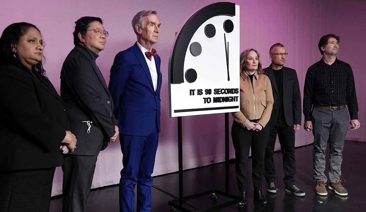 90 सेकेंड के लिए रुकी ‘प्रलय की घड़ी’