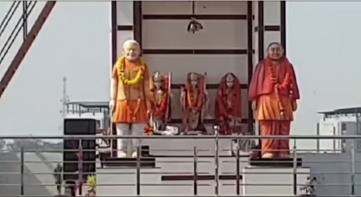 अवैध निर्माण बचाने मोदी-योगी को बना दिया द्वारपाल