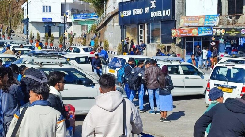 हड़ताल से सैलानी हलाकान