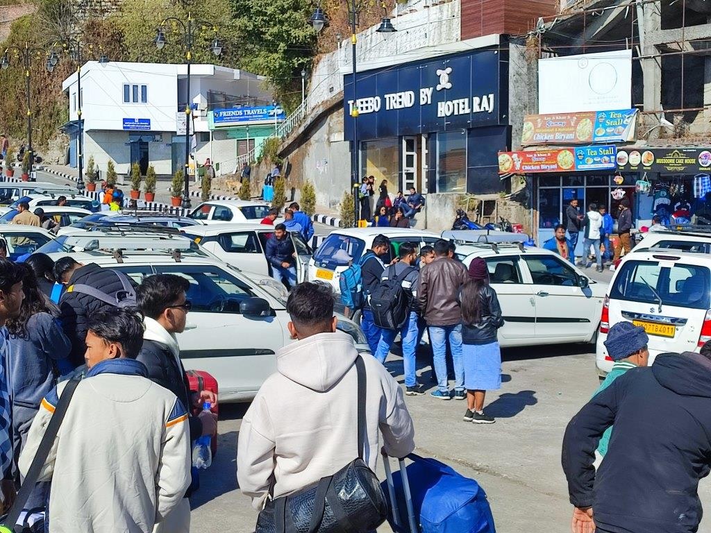 हड़ताल से सैलानी हलाकान