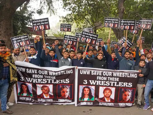 साक्षी, बजरंग, विनेश के खिलाफ जंतर मंतर पर प्रदर्शन