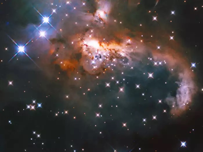 नासा ने शेयर की पृथ्वी से 6,000 प्रकाश वर्ष दूर ‘स्नोमैन’ की तस्वीर