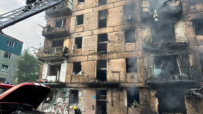 यूक्रेन पर भीषण अटैक, 100 से ज्यादा मिसाइलें दागीं, 12 की मौत