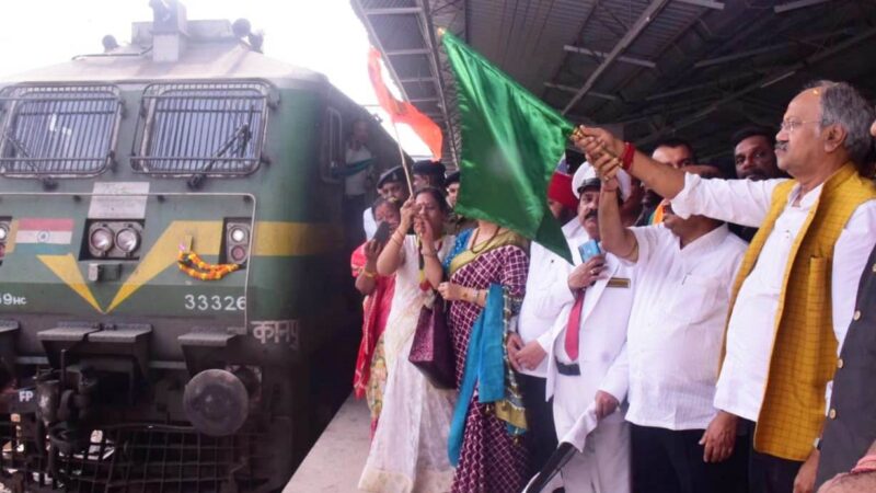 आस्था’ स्पेशल ट्रेन से रामभक्त रवाना हुए अयोध्या धाम