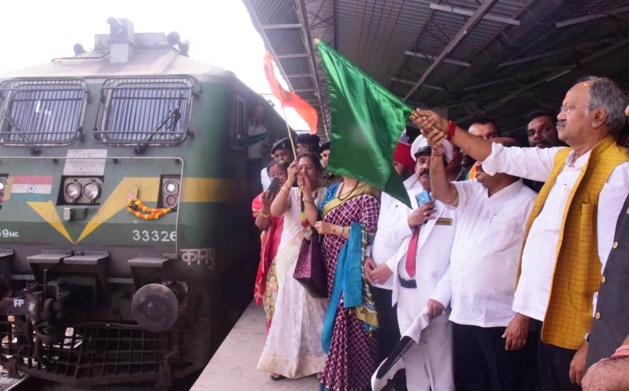 आस्था’ स्पेशल ट्रेन से रामभक्त रवाना हुए अयोध्या धाम