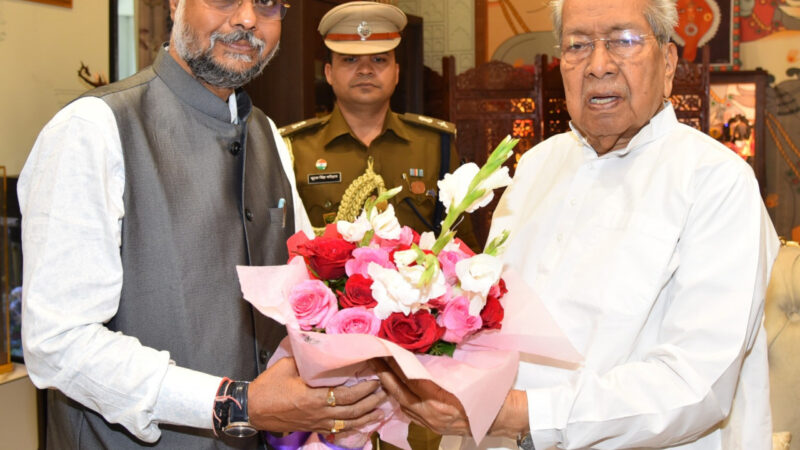 राज्यपाल श्री हरिचंदन से छत्तीसगढ़ के महाधिवक्ता ने की सौजन्य भेंट