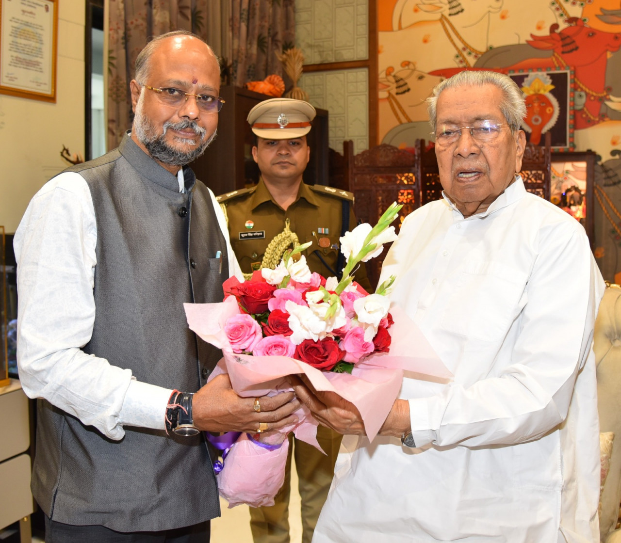 राज्यपाल श्री हरिचंदन से छत्तीसगढ़ के महाधिवक्ता ने की सौजन्य भेंट