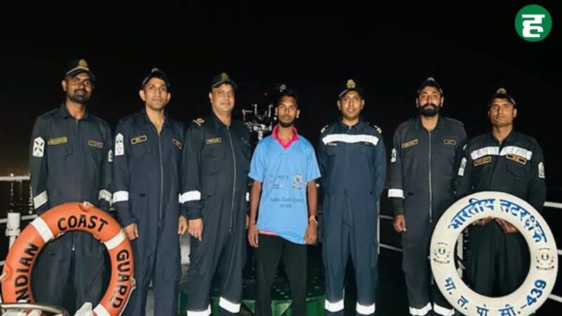 जहाज से गिरा, इंडियन कोस्ट गार्ड्स ने दिया नया जीवन