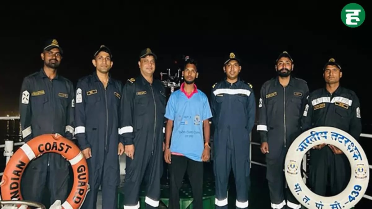 जहाज से गिरा, इंडियन कोस्ट गार्ड्स ने दिया नया जीवन