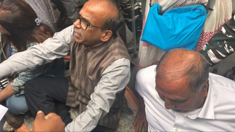 फैक्ट फाइडिंग टीम को संदेशखाली जाने से रोका, धरने पर बैठे सदस्य