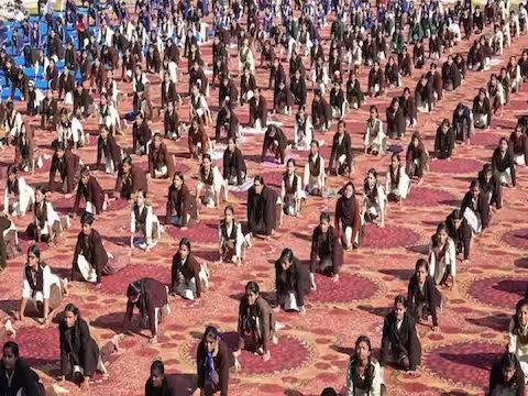 एक साथ सूर्य नमस्कार, बनाया वर्ल्ड रिकॉर्ड