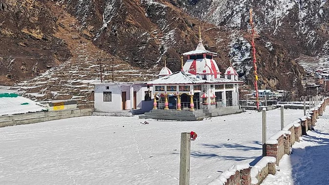 पहाड़ों में बर्फबारी, दिल्ली में होगी बारिश