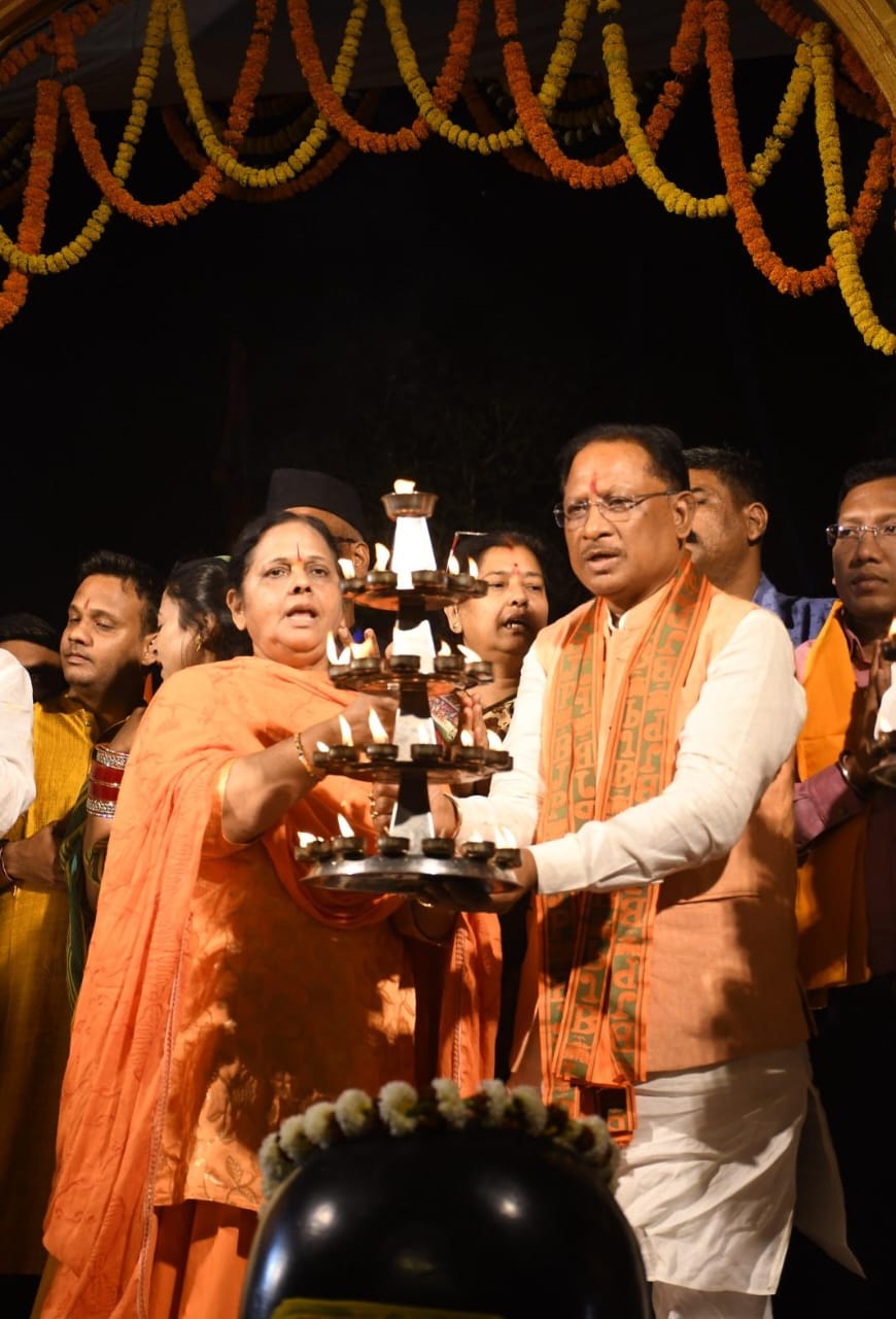 मुख्यमंत्री श्री विष्णुदेव साय ने की महानदी की महाआरती
