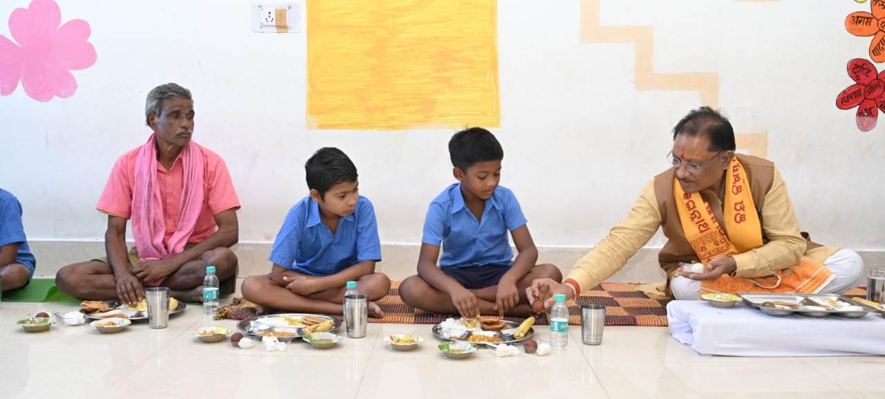 विशेष-लेख : अन्नदान महादान : स्कूली बच्चों को ‘न्योता भोजन’ में मिलेगा पौष्टिक आहार