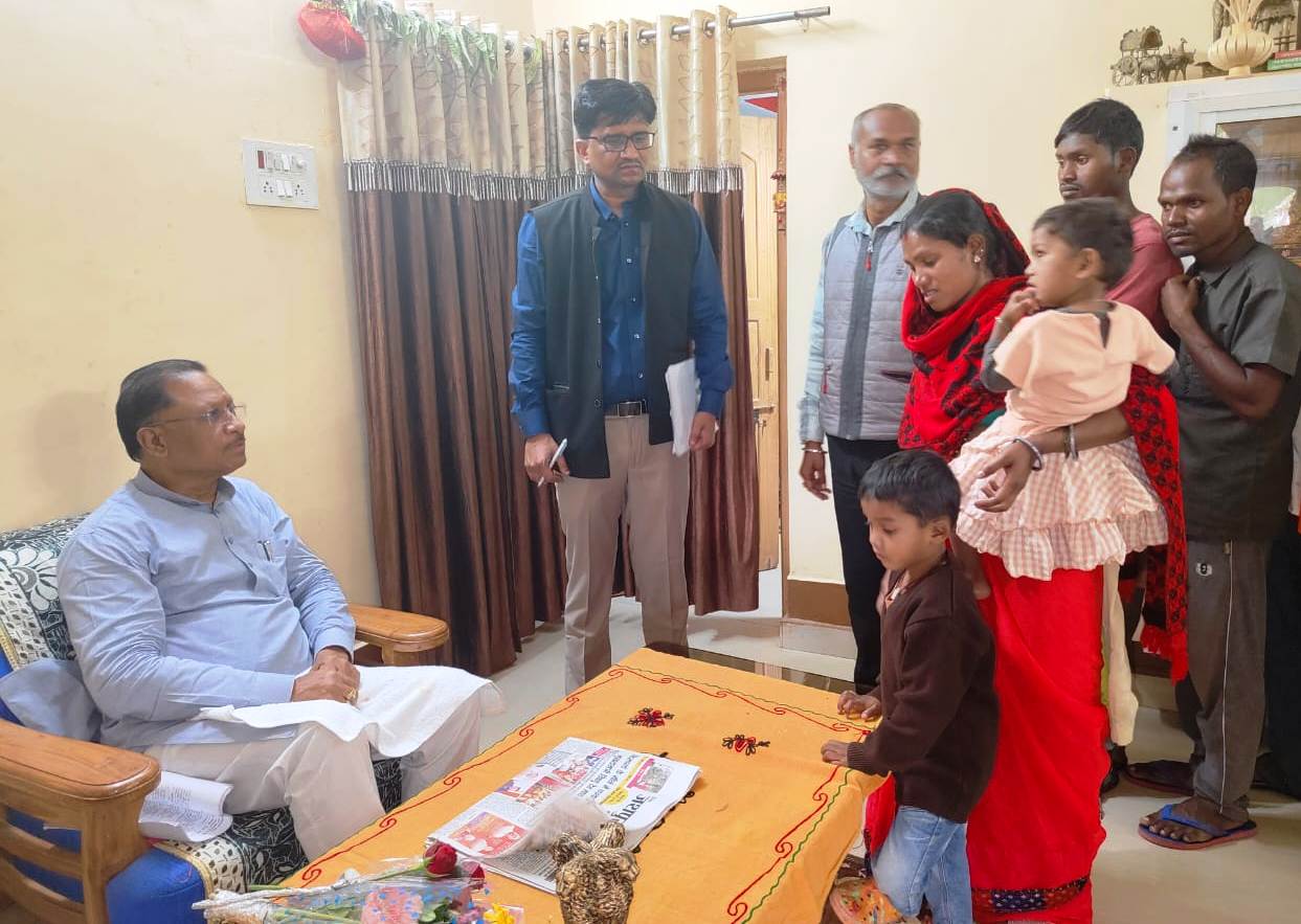 मुख्यमंत्री ने सिकलसेल से जूझ रहे आयुष और आयुषि की सहायता के लिए बढ़ाया हाथ