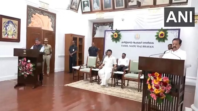 फटकार के बाद राज्यपाल ने दिलाई पोनमुडी को शपथ