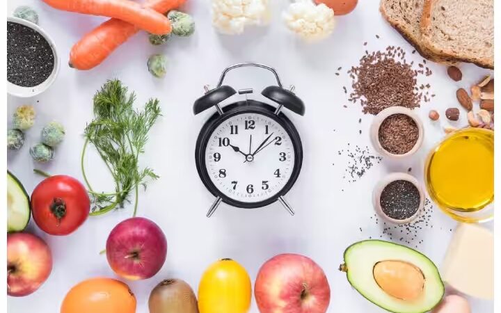 इंटरमिटेंट फास्टिंग करने का सही तरीका, जानें इससे कैसे वजन होता है कम
