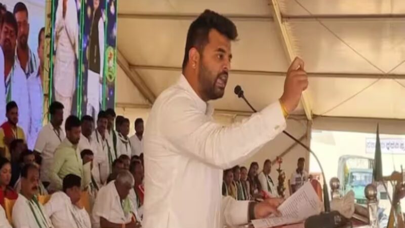 सेक्स स्कैंडल में फंसे पूर्व प्रधानमंत्री देवगौड़ा के सांसद पोते, विदेश भागे