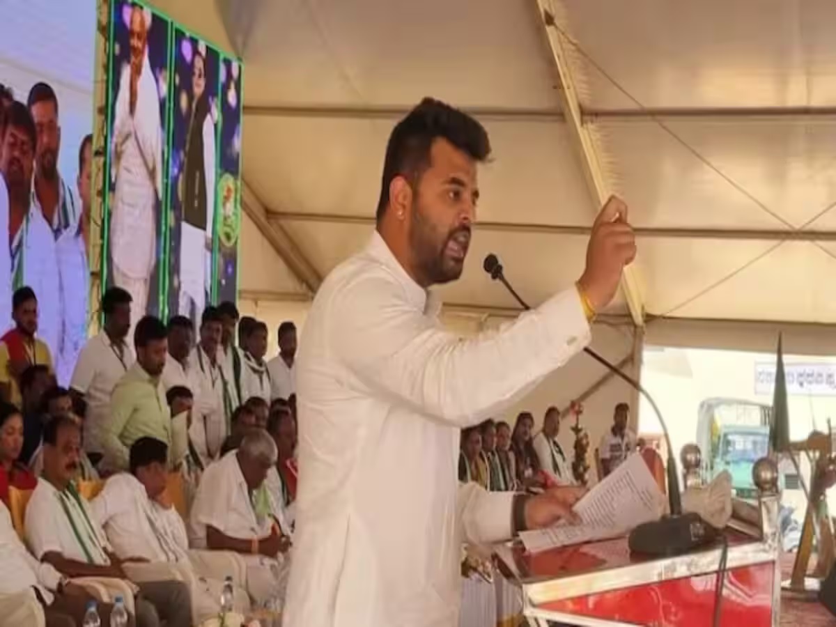सेक्स स्कैंडल में फंसे पूर्व प्रधानमंत्री देवगौड़ा के सांसद पोते, विदेश भागे