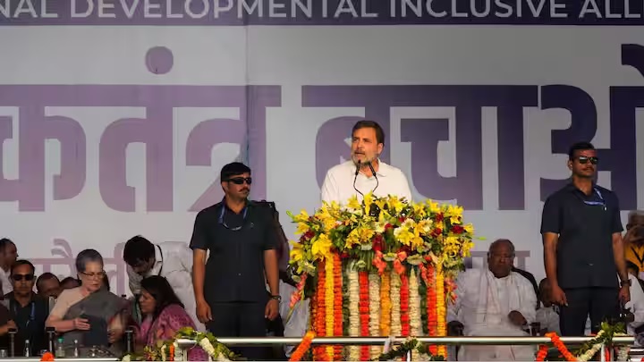 ‘असम से महाराष्ट्र तक भ्रष्टाचार की फ्रेंचाइजी बांट रहे पीएम मोदी’